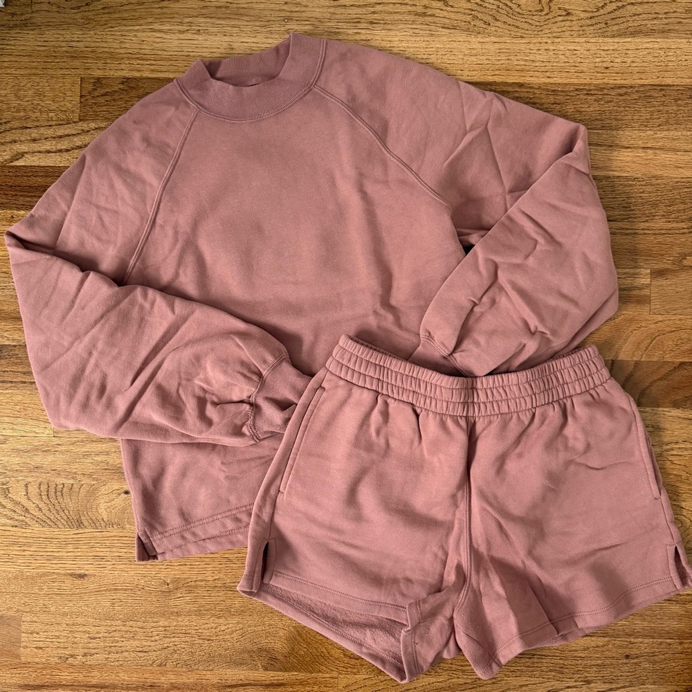 Abercrombie Soft AF High Rise Short + Crew Neck
